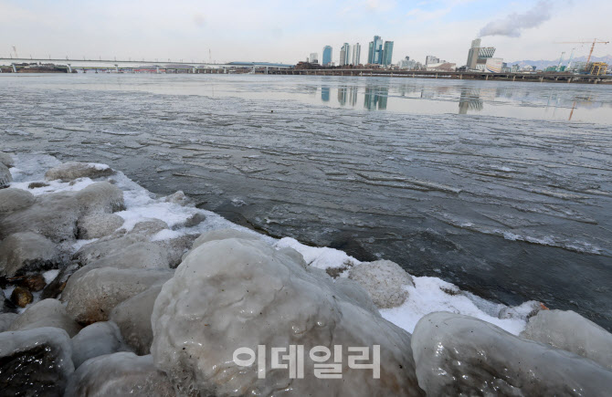 한파...한강도 '꽁꽁'                                                                                                                                                                    