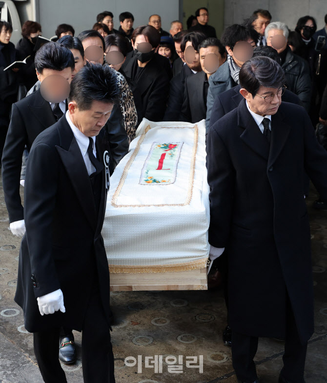 故송대관 영결식..태진아 "잘 가, 영원한 나의 라이벌"                                                                                                                                     