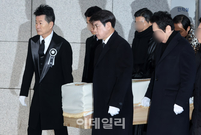 故 송대관 마지막 길 함께하는 태진아-설운도                                                                                                                                                        