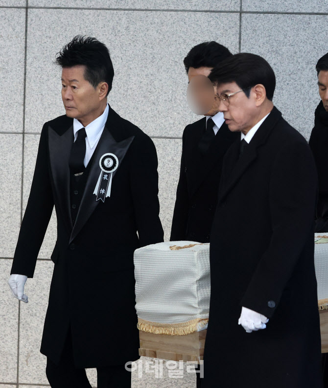 故 송대관 마지막 길 함께하는 후배 가수 태진아-설운도                                                                                                                                              