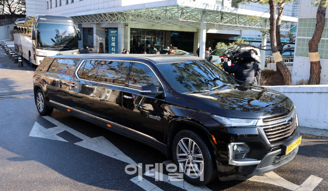 장례식장 나소는 故 송대관 운구차량                                                                                                                                                                