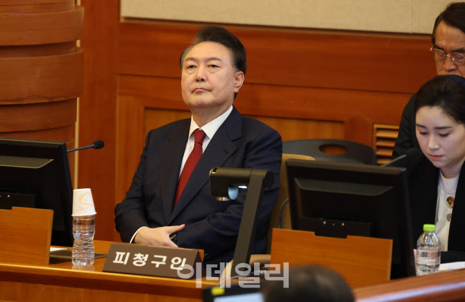 생각에 잠긴 윤석열 대통령                                                                                                                                                                         