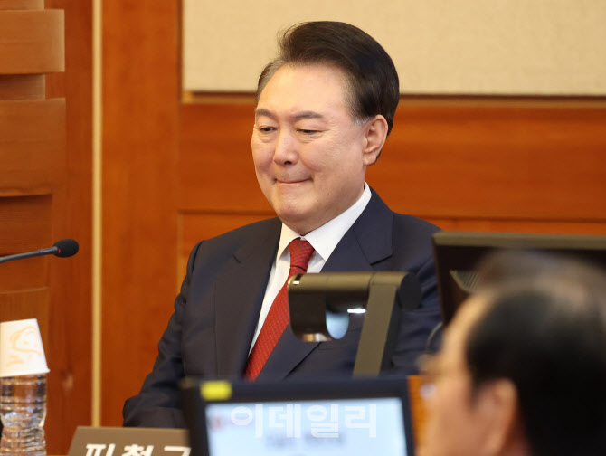 윤석열 대통령  탄핵 심판 8차 변론 출석                                                                                                                                                            