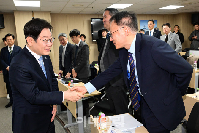 '조선-방산산업 만난 이재명 대표'                                                                                                                                                        