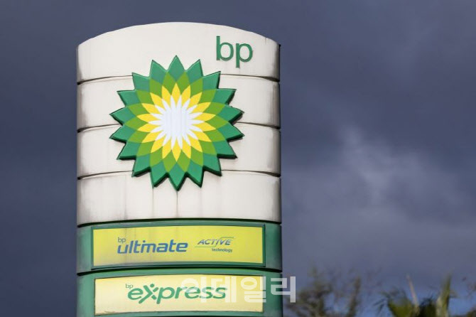 엘리엇 압박 통했나…BP, 신재생 줄이고 화석연료 투자 늘리고