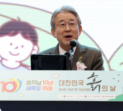 [포토] '흙의 날' 인사말하는 강호동 농협 회장                                                                                                                                                  