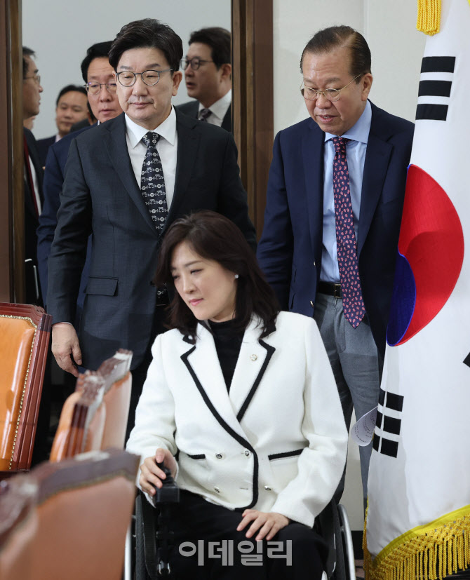 '비대위 참석하는 국민의힘 지도부'                                                                                                                                                       