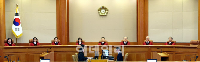 감사원장·검사 3인 탄핵심판 선고 시작 기다리는 헌법재판관들                                                                                                                                       