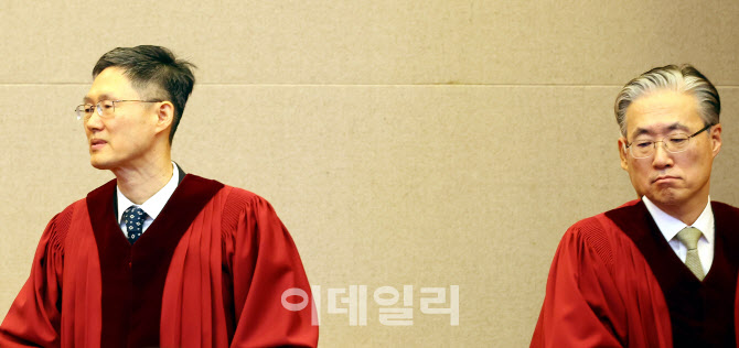 감사원장·검사 3인 탄핵심판 선고 입장하는 헌법재판관들                                                                                                                                            