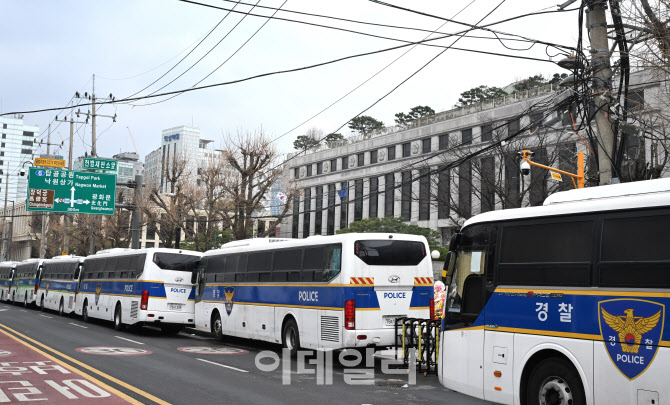 헌법재판소 강화된 차벽                                                                                                                                                                            