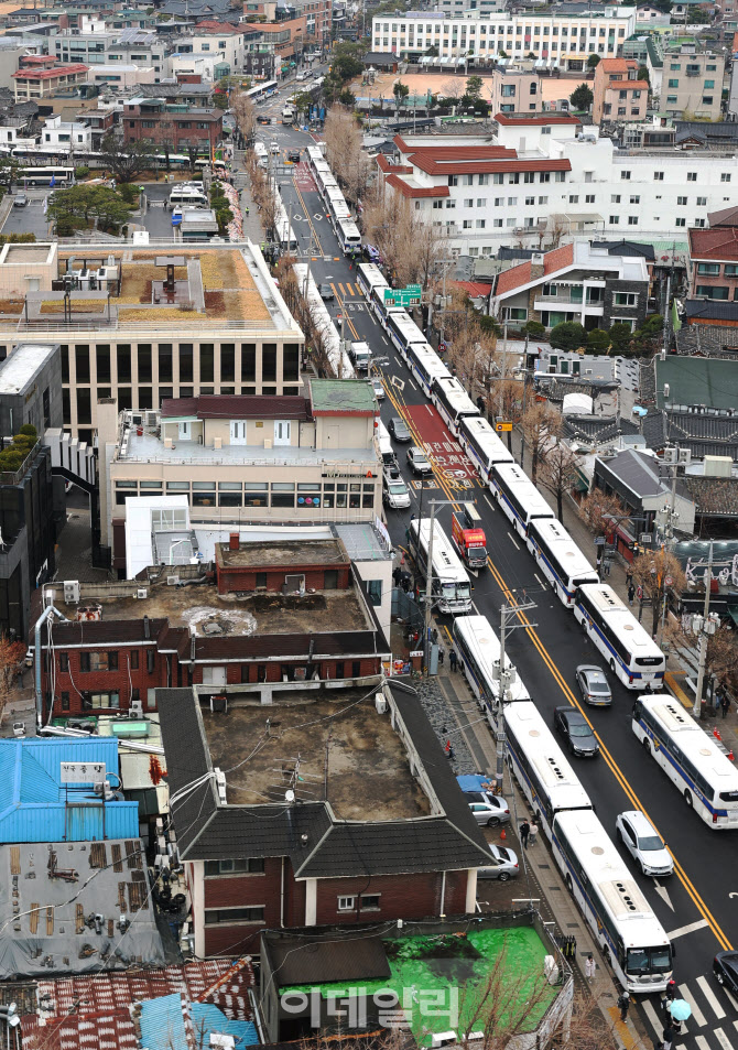 헌법재판소 주변 강화된 경비태세                                                                                                                                                                   