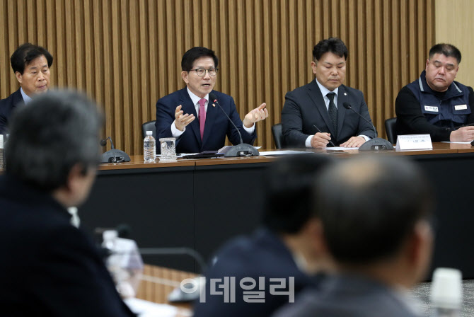  모두발언하는 김문수 장관                                                                                                                                                                         