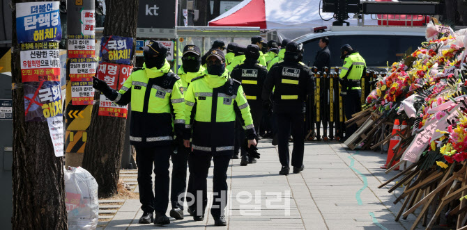임박한 윤석열 대통령 탄핵심판 선고                                                                                                                                                                