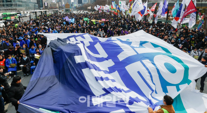 윤석열 즉각 파면 촉구                                                                                                                                                                             