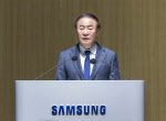"삼성전자 주가 회복 못해 송구…근원 경쟁력 회복할 것"(종합)