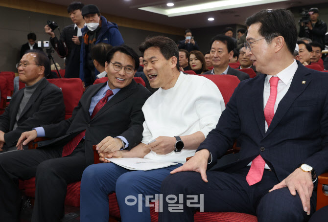 윤상현-전한길, '어떤 이야기 나누길래'                                                                                                                                                   