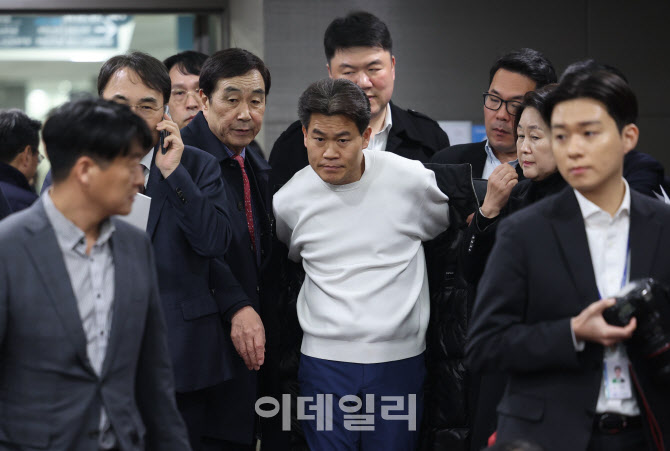 미래자유연대 국민 대토론회 참석하는 전한길                                                                                                                                                        