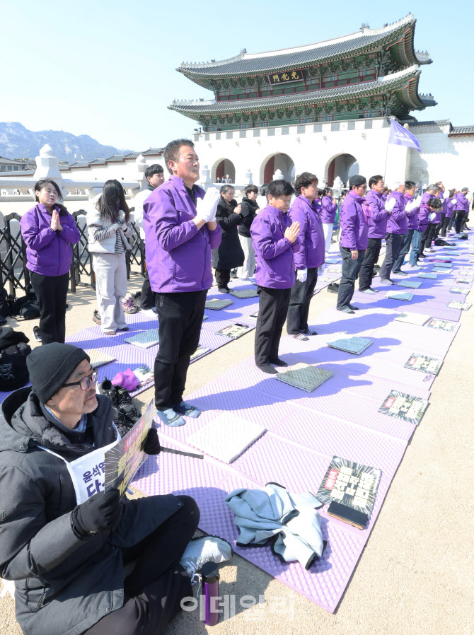 윤석열 파면을 기원하며 159배                                                                                                                                                                      