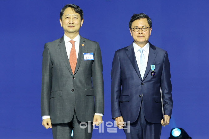 동아오츠카, 철탑산업훈장 수상                                                                                                                                                                     