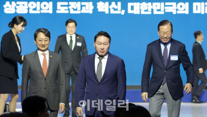 상공인의 날 참석한 안덕근 장관-최태원 회장-권영세 비대위원장-박찬대 원내대표                                                                                                                      