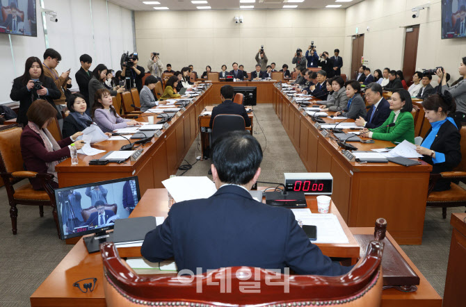 '18년 만에 합의' 국민연금법 개정안, 국회 보건복지위 통과                                                                                                                                