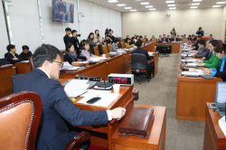 [포토]'18년 만에 합의' 국민연금법 개정안, 국회 보건복지위 통과                                                                                                                                