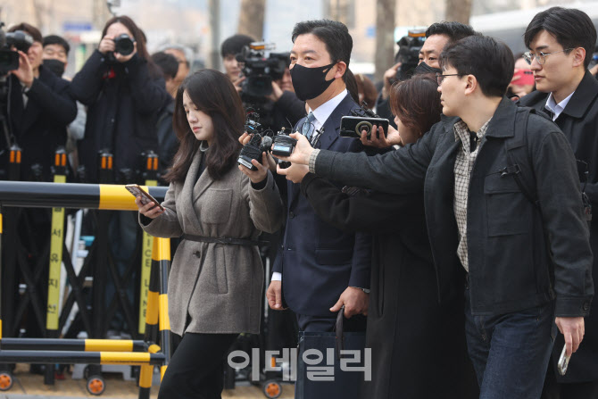 법정으로 이동하는 김성훈 대통령 경호처 차장                                                                                                                                                       