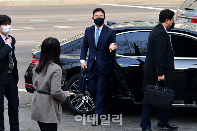 서부지법 도착한 김성훈 경호처 차장                                                                                                                                                                