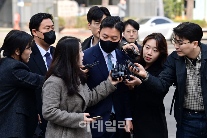 취재진 질문에 답하는 경호처 차장                                                                                                                                                                  