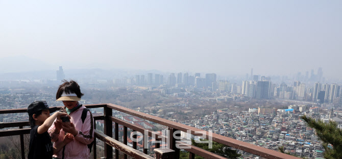 '미세먼지 나쁨'…답답한 서울 하늘                                                                                                                                                       