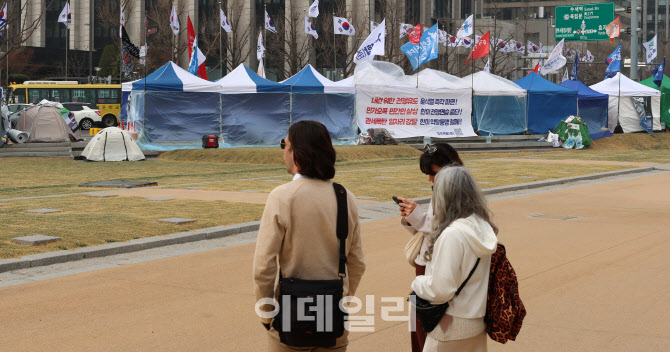 대한민국 대표 관광지 앞 줄지어 들어선 불법 천막                                                                                                                                                   