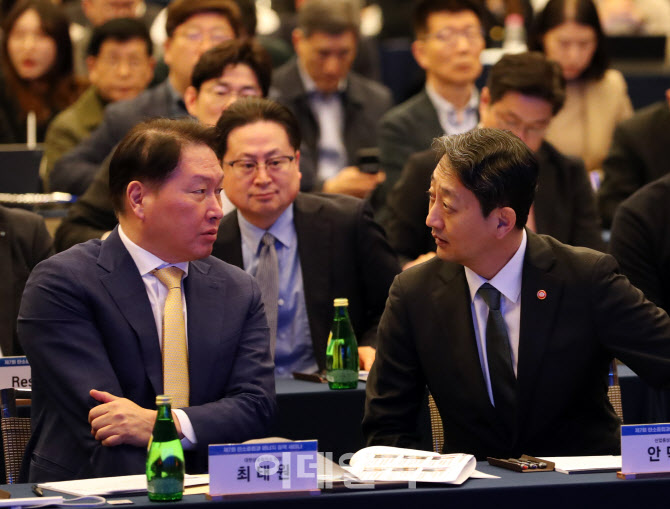  안덕근 장관과 최태원 회장의 대화                                                                                                                                                                 