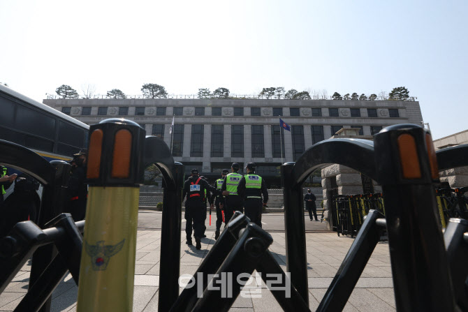 굳게 닫힌 헌법재판소                                                                                                                                                                              