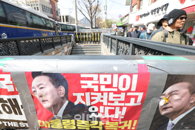 통제된 안국역 출구                                                                                                                                                                                