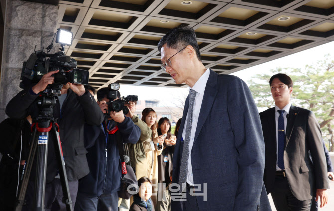 윤석열 탄핵심판 선고, '헌재 출근하는 문형배 권한대행'                                                                                                                                   