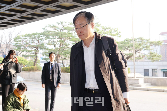 윤석열 탄핵심판 선고, '헌재 출근하는 김형두 헌법재판관'                                                                                                                                 