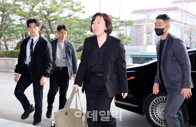 윤석열 탄핵심판 선고, '헌재 출근하는 정계선 헌법재판관'                                                                                                                                 