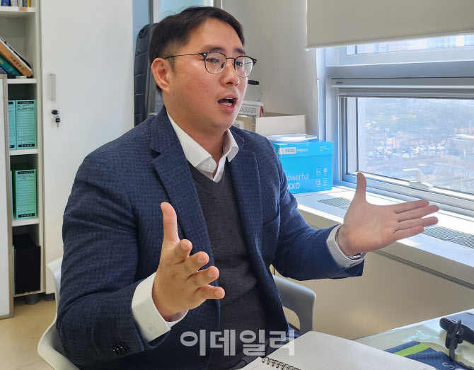 '도네페질 이긴 신약 후보'...치매 잡는 큐라클 'CU71'의 충격 실험 결... - 뉴스 썸네일 이미지