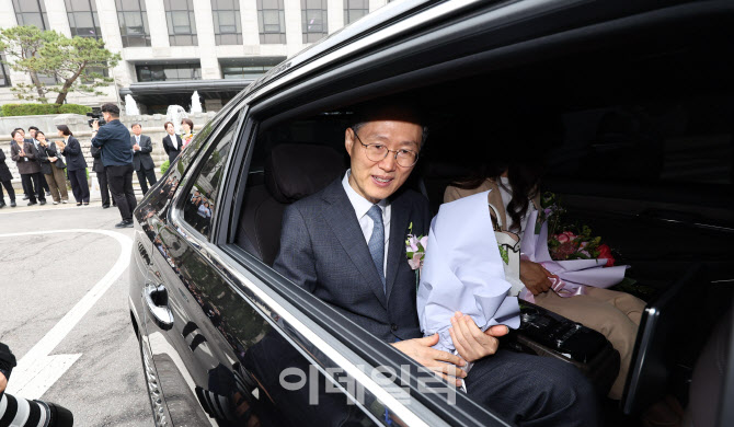 헌법재판소 떠나는 문형배 권한대행                                                                                                                                                                 