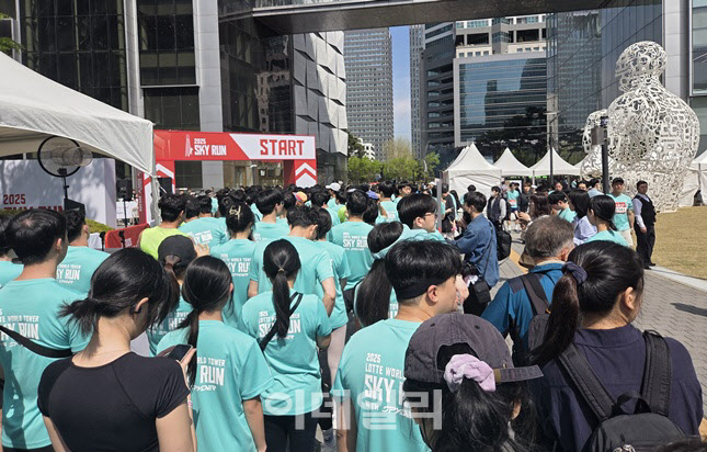 "아직도 20층이라고요?"…고비 넘고 또 넘은 123층 생존기
