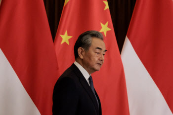 中 "美의원·관리·NGO 수장 제재"…美 홍콩 제재 보복