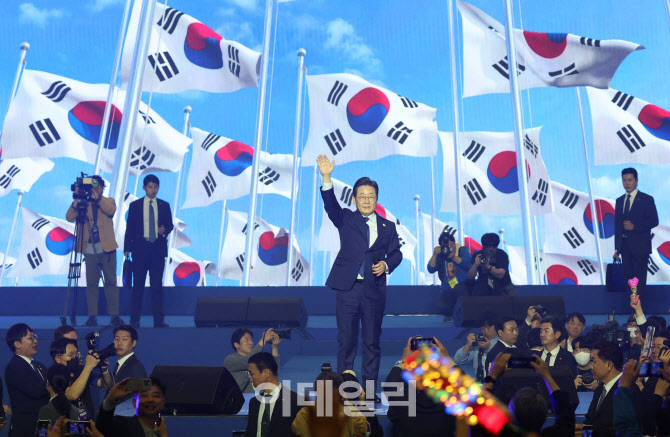 민주당 대선후보로 선출된 이재명                                                                                                                                                                   