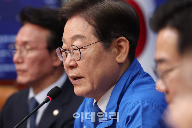 '모두발언하는 이재명 대선 후보'                                                                                                                                                         