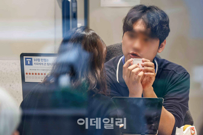 SKT '유심 교체'                                                                                                                                                                         