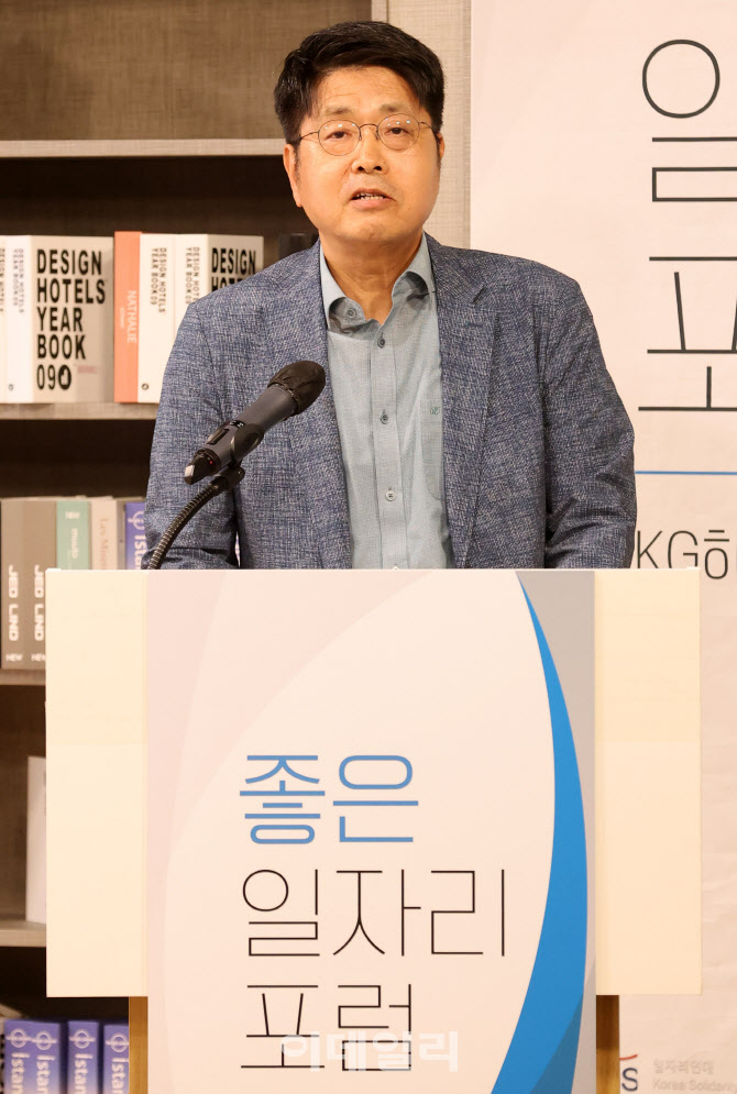 조준모 성균관대 경제학과 교수, 'AI시대 노동개혁 방향과 과제'란 주제로 기조발제                                                                                                          