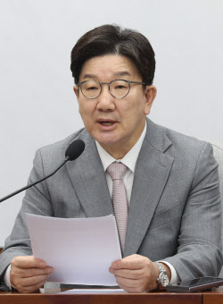 [포토]권성동, '李...주52시간 반도체 특별법, 추경과 함께 통과시키자'                                                                                                                           