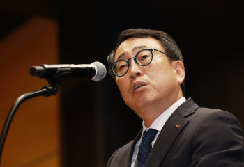 SK텔레콤 “개발 역량 총동원해 유심 교체 불편 최소화하겠다”