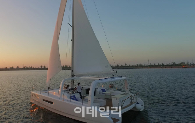 MZ세대 취향 저격...'올댓트레블' 美친 여행템 정체 - 뉴스 썸네일 이미지