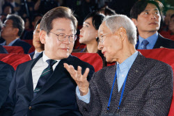 윤여준 “李, 위기 돌파 리더십…‘빅텐트’ 성공한적 없어”