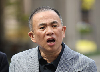 이틀 연속 검찰 조사 명태균, 오세훈 또 저격…